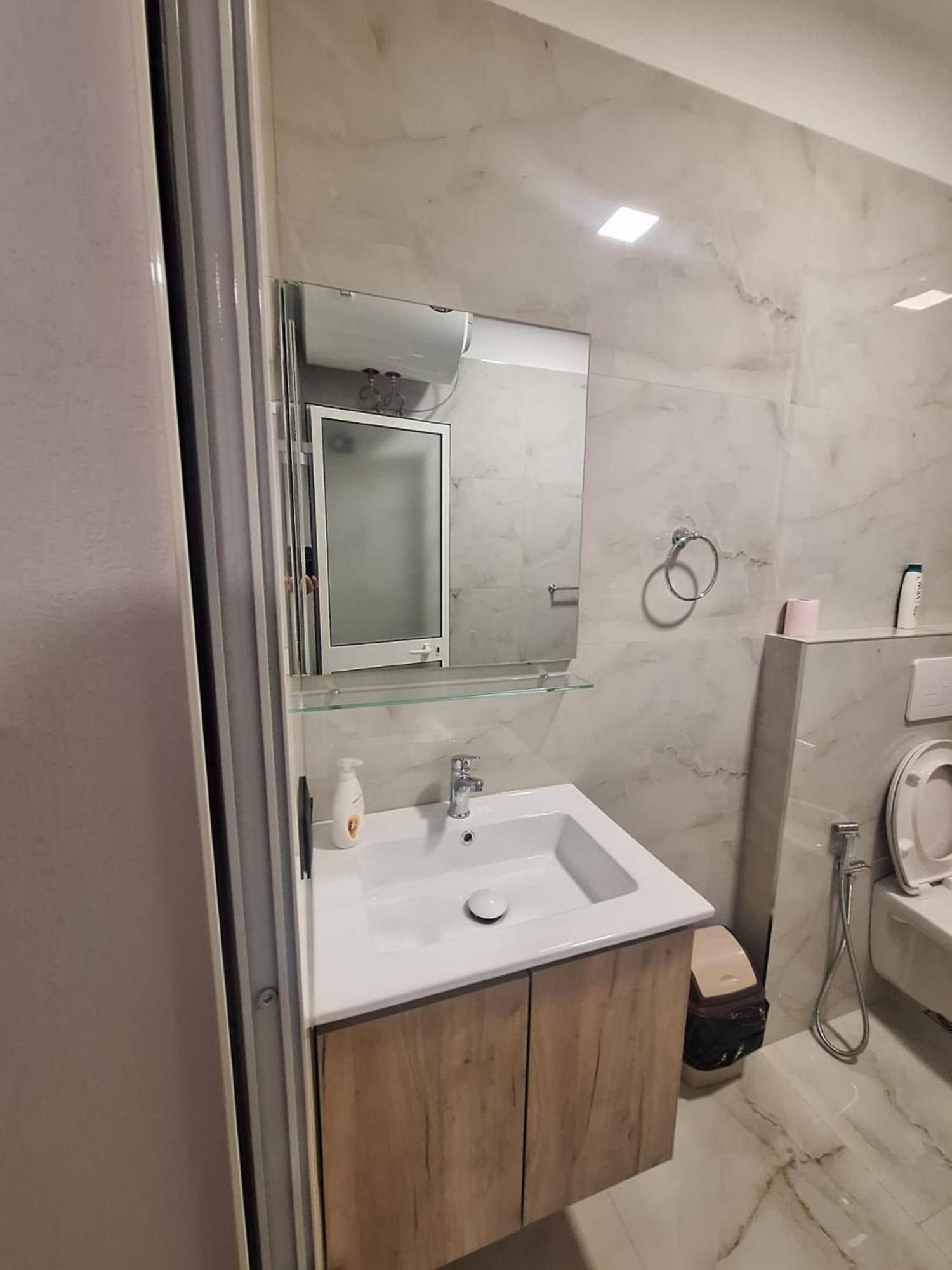 Albania Apartment Near Tirana City Center Double Or Twin Bed Eksteriør billede