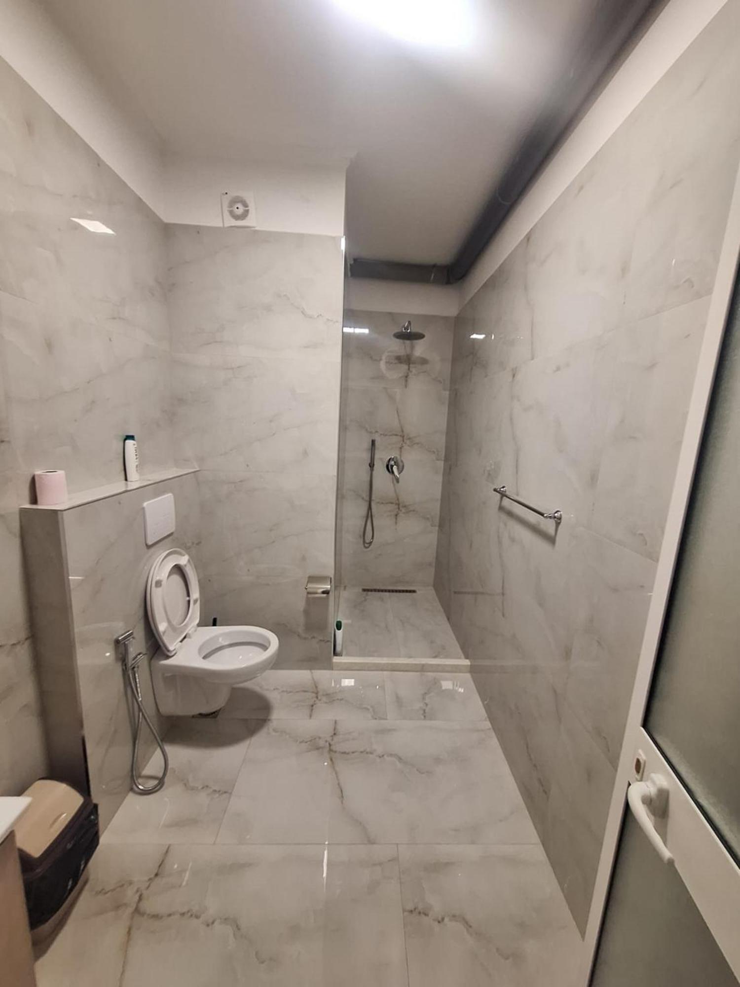 Albania Apartment Near Tirana City Center Double Or Twin Bed Eksteriør billede