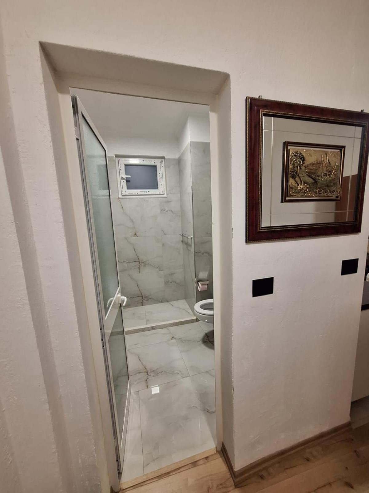 Albania Apartment Near Tirana City Center Double Or Twin Bed Eksteriør billede