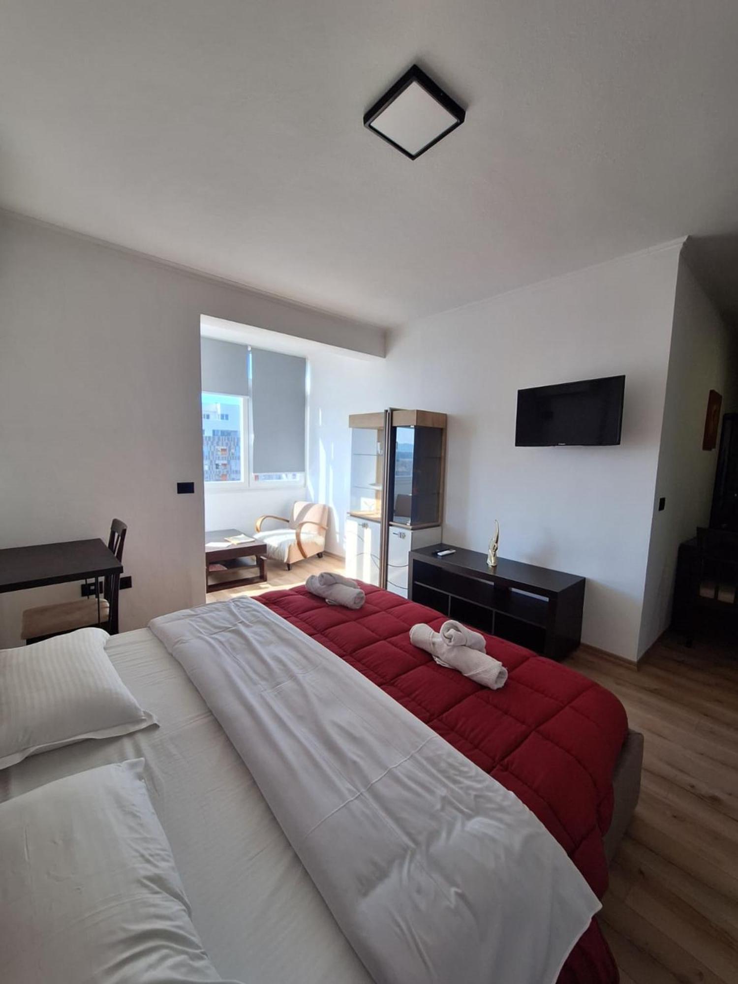 Albania Apartment Near Tirana City Center Double Or Twin Bed Eksteriør billede